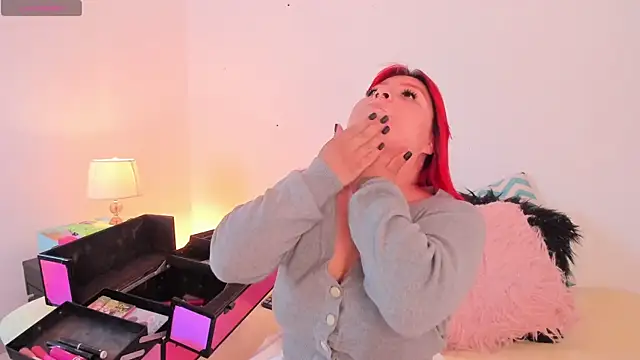 Snapshot of SophieRossi chatting on November 2025 03:38:01 AM SophieRossi online show from November 2025 03:38:01 AM