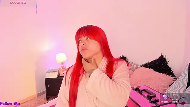 Snapshot of SophieRossi chatting on November 2025 04:11:02 AM SophieRossi online show from November 2025 04:11:02 AM