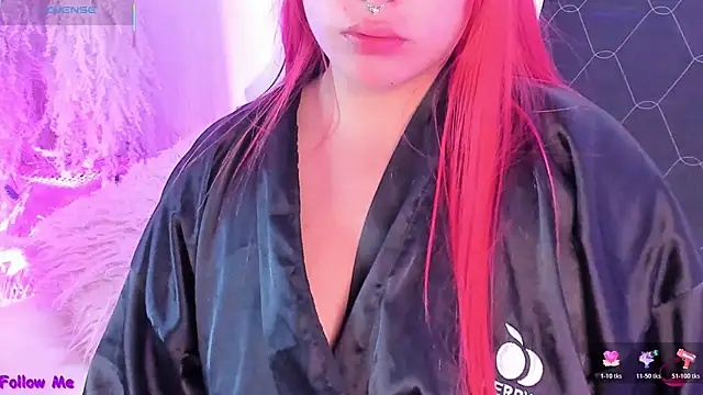 Snapshot of SophieRossi chatting on December 2025 04:51:01 AM SophieRossi online show from December 2025 04:51:01 AM