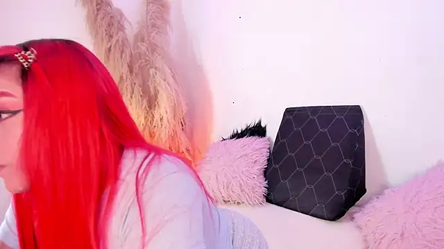 Snapshot of SophieRossi chatting on December 2025 03:46:02 AM SophieRossi online show from December 2025 03:46:02 AM