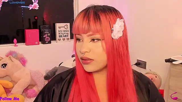 Snapshot of SophieRossi chatting on February 2026 04:49:02 AM SophieRossi online show from February 2026 04:49:02 AM