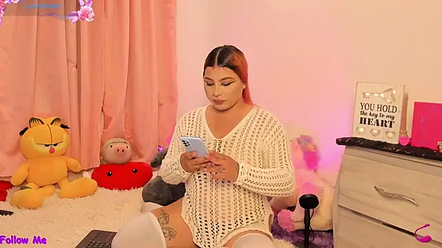 Snapshot of SophieRossi chatting on February 2026 03:56:02 AM SophieRossi online show from February 2026 03:56:02 AM