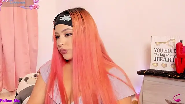 Snapshot of SophieRossi chatting on February 2026 04:08:01 AM SophieRossi online show from February 2026 04:08:01 AM