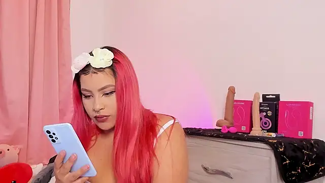 Snapshot of SophieRossi chatting on February 2026 06:37:01 AM SophieRossi online show from February 2026 06:37:01 AM