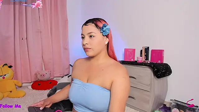 Snapshot of SophieRossi chatting on February 2026 03:18:02 AM SophieRossi online show from February 2026 03:18:02 AM