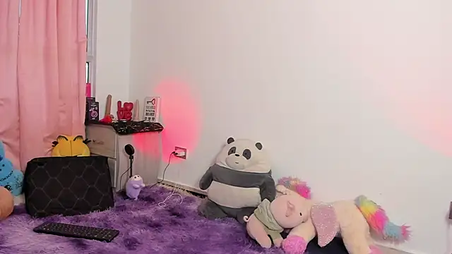 Snapshot of SophieRossi chatting on April 2026 09:01:02 PM SophieRossi online show from April 2026 09:01:02 PM