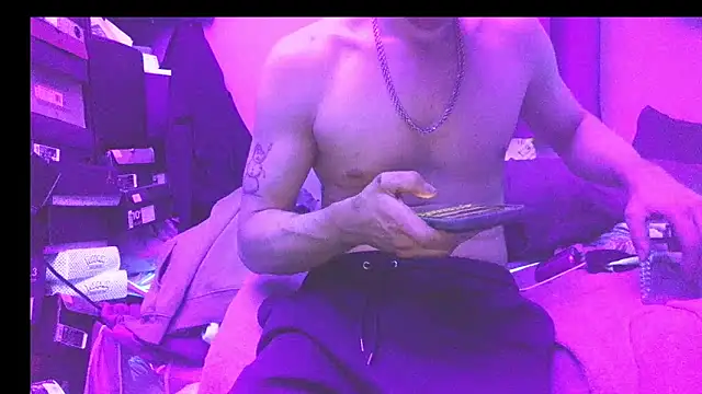 Snapshot of Cloudd_Kingg_Iceyyy chatting on May 2026 07:32:02 PM Cloudd Kingg Iceyyy online show from May 2026 07:32:02 PM
