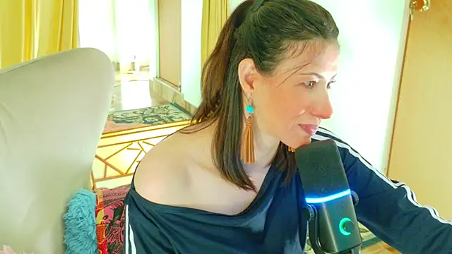 Snapshot of magali_19 chatting on April 2026 10:57:02 PM magali 19 online show from April 2026 10:57:02 PM