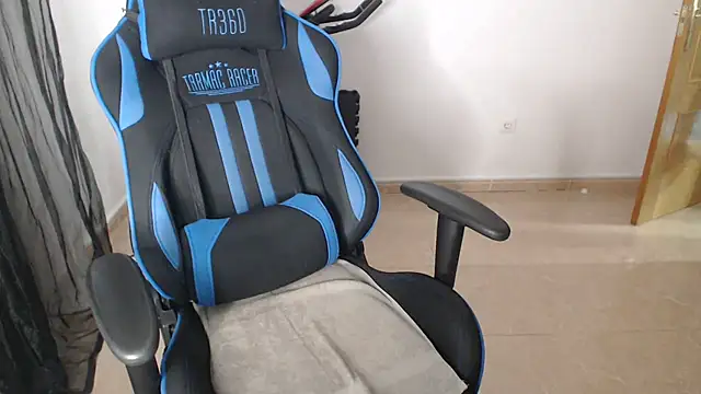 LARACRUZ30 online show from February 2026 07:38:02 AM