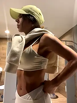 Snapshot of RouseColins chatting on November 2025 06:35:02 PM RouseColins online show from November 2025 06:35:02 PM