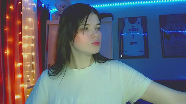 Snapshot of Klementa chatting on April 2026 07:05:02 PM Klementa online show from April 2026 07:05:02 PM