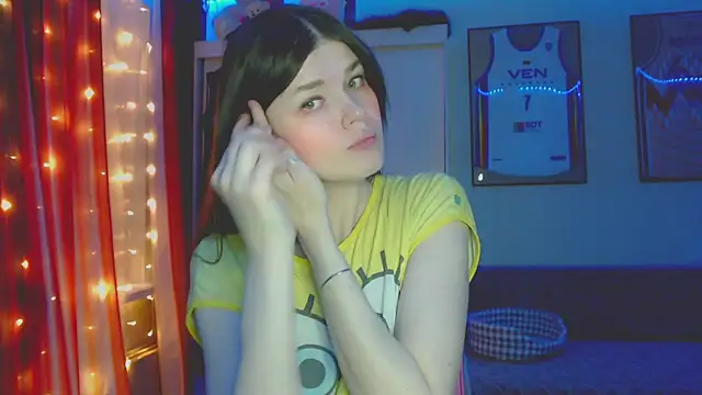 Snapshot of Klementa chatting on April 2026 07:05:01 PM Klementa online show from April 2026 07:05:01 PM