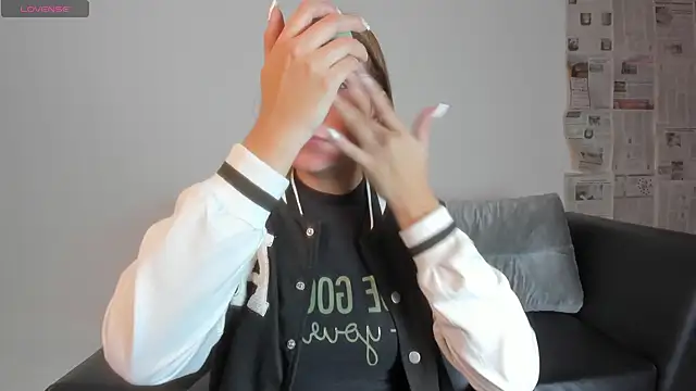 miataylorr1 online show from December 2024 11:30:01 AM