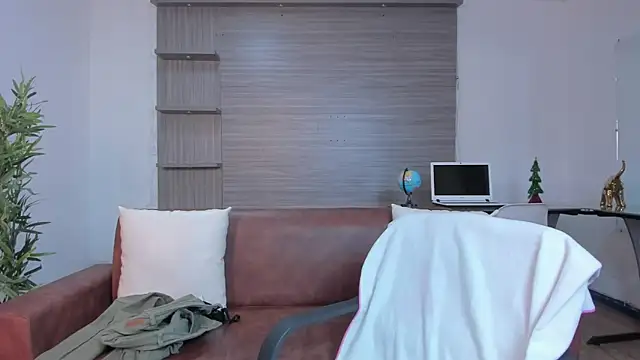 miataylorr1 online show from December 2024 11:44:01 AM