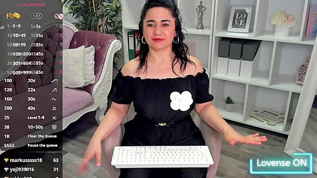 Snapshot of EmaBrownie chatting on June 2026 12:32:02 AM EmaBrownie online show from June 2026 12:32:02 AM
