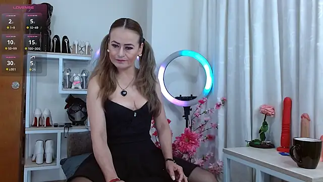 Snapshot of magenta_maturr chatting on September 2025 01:32:01 PM magenta maturr online show from September 2025 01:32:01 PM