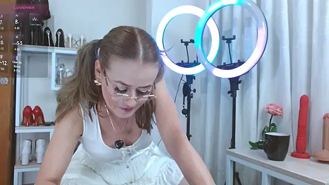 Snapshot of magenta_maturr chatting on September 2025 09:28:02 PM magenta maturr online show from September 2025 09:28:02 PM