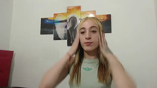 Snapshot of andreahhill chatting on April 2026 09:42:01 PM andreahhill online show from April 2026 09:42:01 PM