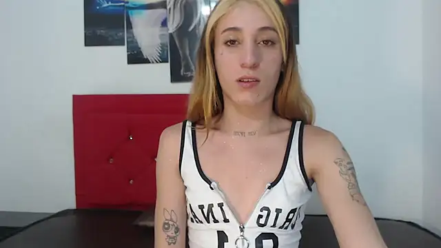 Snapshot of andreahhill chatting on April 2026 04:19:01 AM andreahhill online show from April 2026 04:19:01 AM