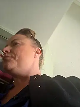 julimonroe online show from April 2026 04:16:01 PM