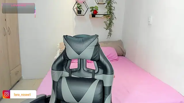 Snapshot of lara_rose1 chatting on October 2025 07:09:01 AM lara rose1 online show from October 2025 07:09:01 AM