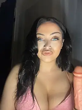 Snapshot of EmiliaPetrova chatting on July 2026 10:24:02 PM EmiliaPetrova online show from July 2026 10:24:02 PM