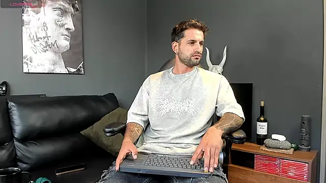 Snapshot of Davevilboy chatting on January 2025 12:45:02 PM Davevilboy online show from January 2025 12:45:02 PM