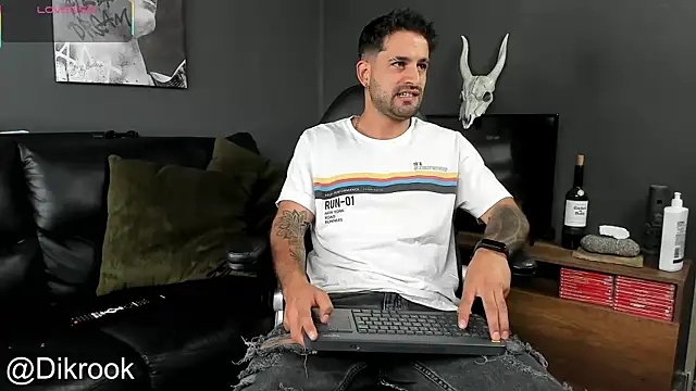 Snapshot of Davevilboy chatting on January 2025 12:32:02 PM Davevilboy online show from January 2025 12:32:02 PM