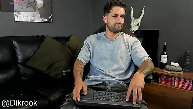 Snapshot of Davevilboy chatting on January 2025 12:24:01 PM Davevilboy online show from January 2025 12:24:01 PM