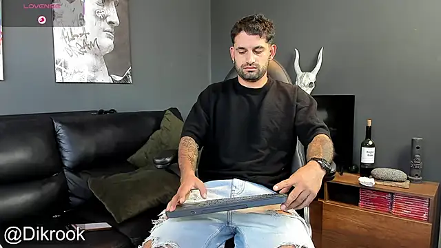 Snapshot of Davevilboy chatting on January 2025 12:27:01 PM Davevilboy online show from January 2025 12:27:01 PM