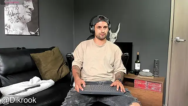 Snapshot of Davevilboy chatting on February 2025 03:26:01 PM Davevilboy online show from February 2025 03:26:01 PM