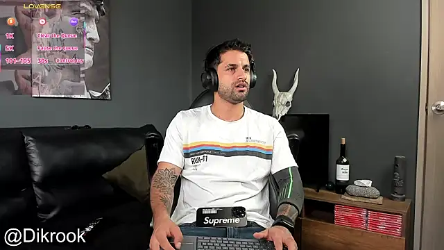 Snapshot of Davevilboy chatting on February 2025 12:17:01 PM Davevilboy online show from February 2025 12:17:01 PM