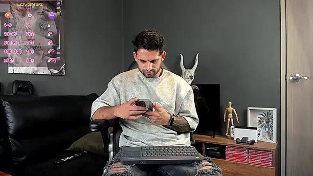 Snapshot of Davevilboy chatting on February 2025 12:17:02 PM Davevilboy online show from February 2025 12:17:02 PM