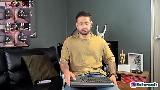 Snapshot of Davevilboy chatting on February 2025 12:05:02 PM Davevilboy online show from February 2025 12:05:02 PM