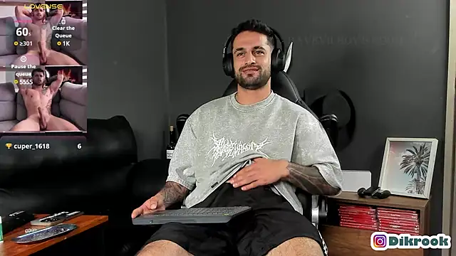 Snapshot of Davevilboy chatting on March 2025 04:07:02 PM Davevilboy online show from March 2025 04:07:02 PM