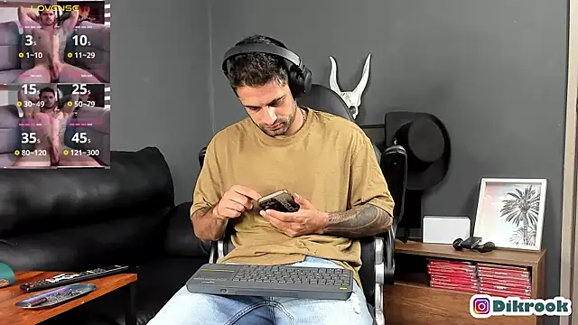 Snapshot of Davevilboy chatting on March 2025 12:01:02 PM Davevilboy online show from March 2025 12:01:02 PM