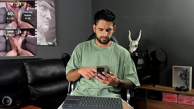 Snapshot of Davevilboy chatting on March 2025 12:23:02 PM Davevilboy online show from March 2025 12:23:02 PM