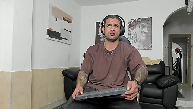 Snapshot of Davevilboy chatting on September 2025 12:38:02 PM Davevilboy online show from September 2025 12:38:02 PM