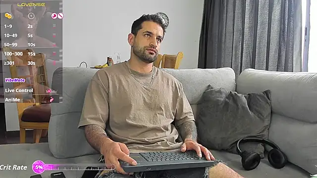 Snapshot of Davevilboy chatting on October 2025 03:55:02 PM Davevilboy online show from October 2025 03:55:02 PM