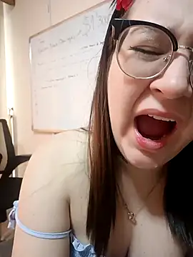 HunnyyLove online show from December 2024 04:47:01 PM