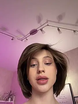 Camilla Railian online show from April 2026 09:04:01 PM