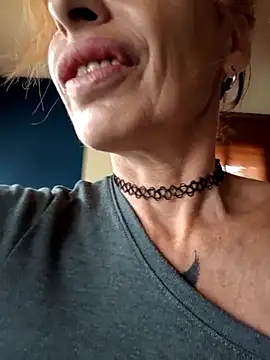 FrozenWaffle online show from September 2025 03:13:02 PM