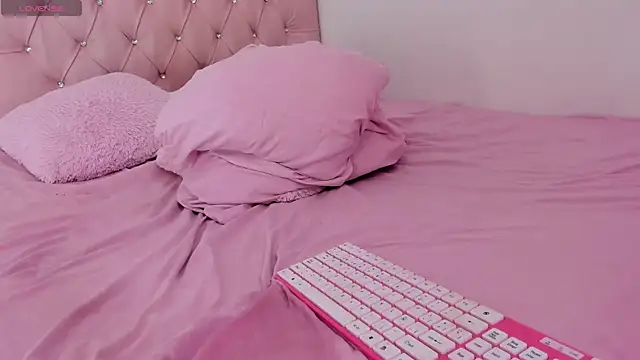 sofiaa snoww online show from March 2025 09:43:02 PM