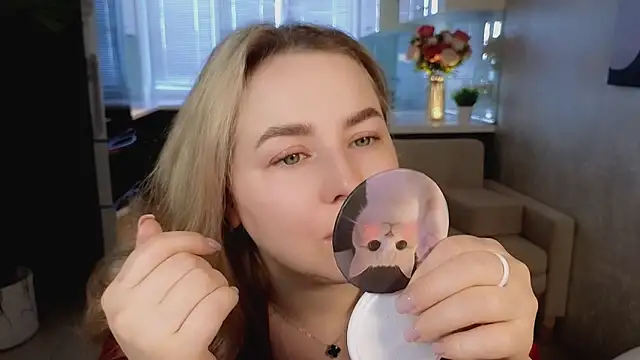 Snapshot of Mira_Mermayd chatting on April 2026 01:16:02 AM Mira Mermayd online show from April 2026 01:16:02 AM