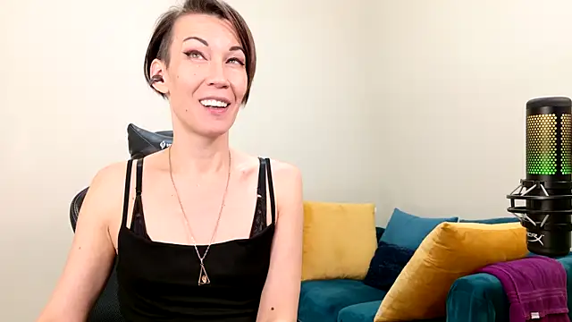 Snapshot of EveEnigma chatting on February 2025 05:33:01 PM EveEnigma online show from February 2025 05:33:01 PM