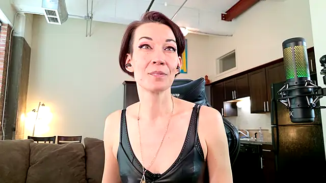 Snapshot of EveEnigma chatting on March 2025 09:31:02 PM EveEnigma online show from March 2025 09:31:02 PM