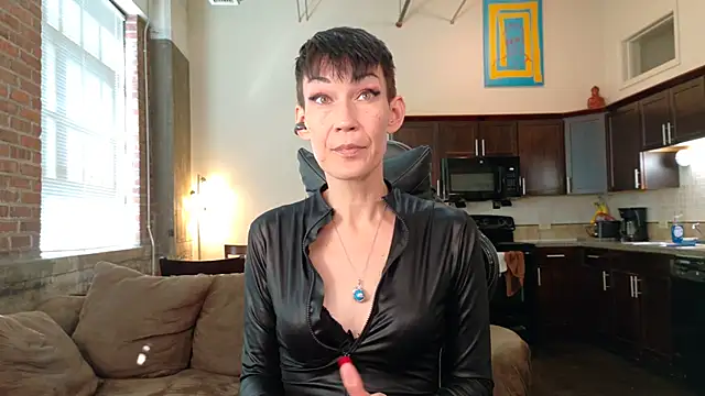 Snapshot of EveEnigma chatting on September 2025 03:38:02 PM EveEnigma online show from September 2025 03:38:02 PM