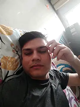 Snapshot of alex78265 chatting on September 2025 01:05:02 AM alex78265 online show from September 2025 01:05:02 AM