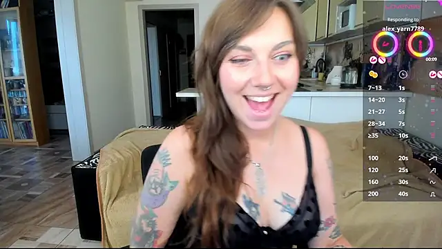 StacyTigerr online show from October 2025 12:47:01 PM