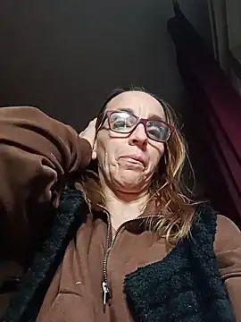 Snapshot of Dettybitch40 chatting on November 2025 03:04:01 PM Dettybitch40 online show from November 2025 03:04:01 PM